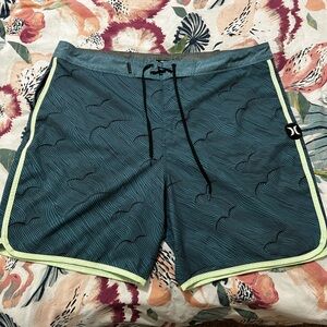 Men’s Hurley board shorts